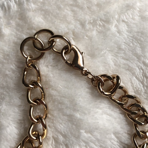 🖤 GUESS Gold Tone Chain Bracelet w/ Black Centre Piece & Charm | 6" - Picture 3 of 5